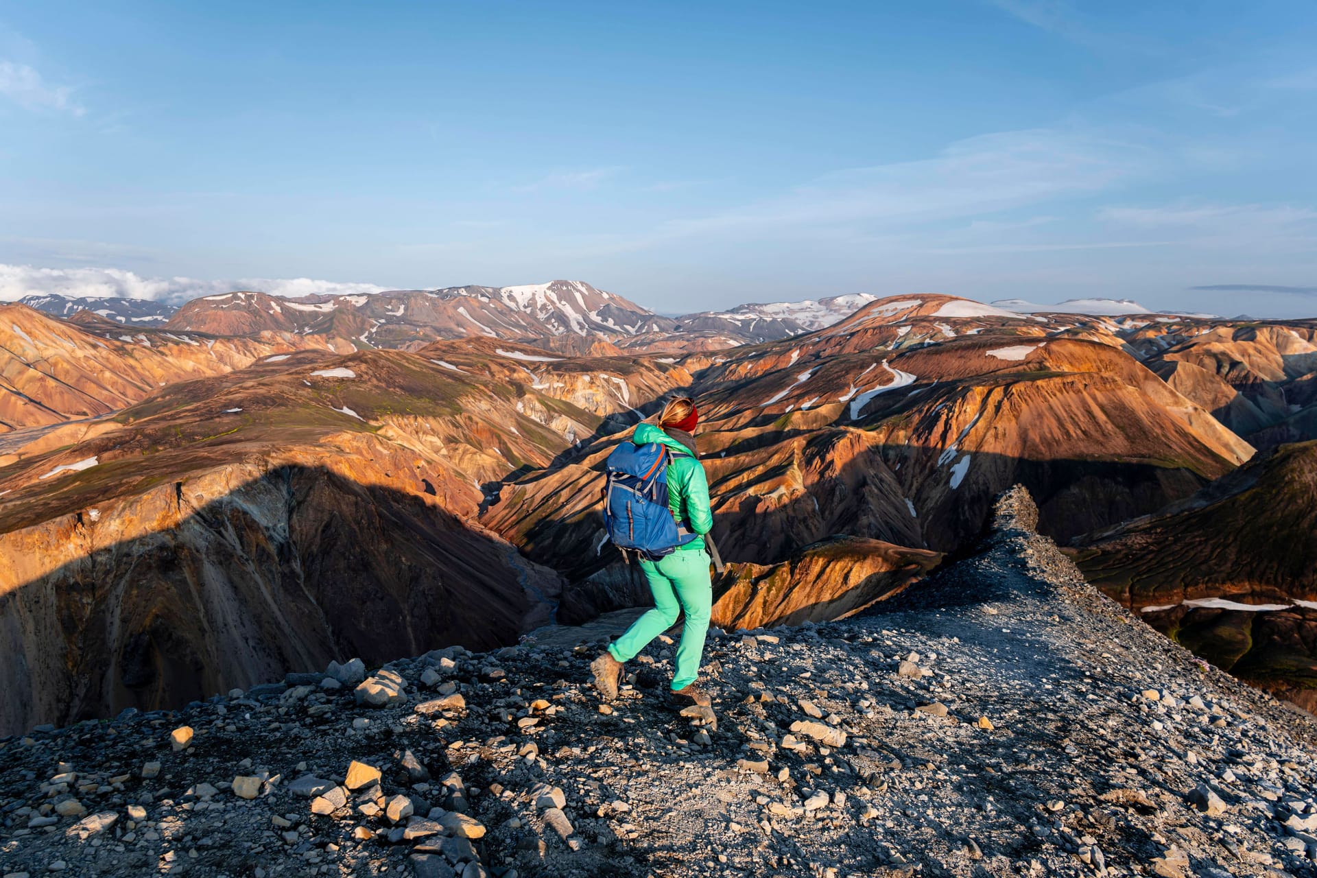 Wanderin auf dem Trekkingweg Laugavegur: Die spektakuläre Wanderung bietet viel fürs Auge.