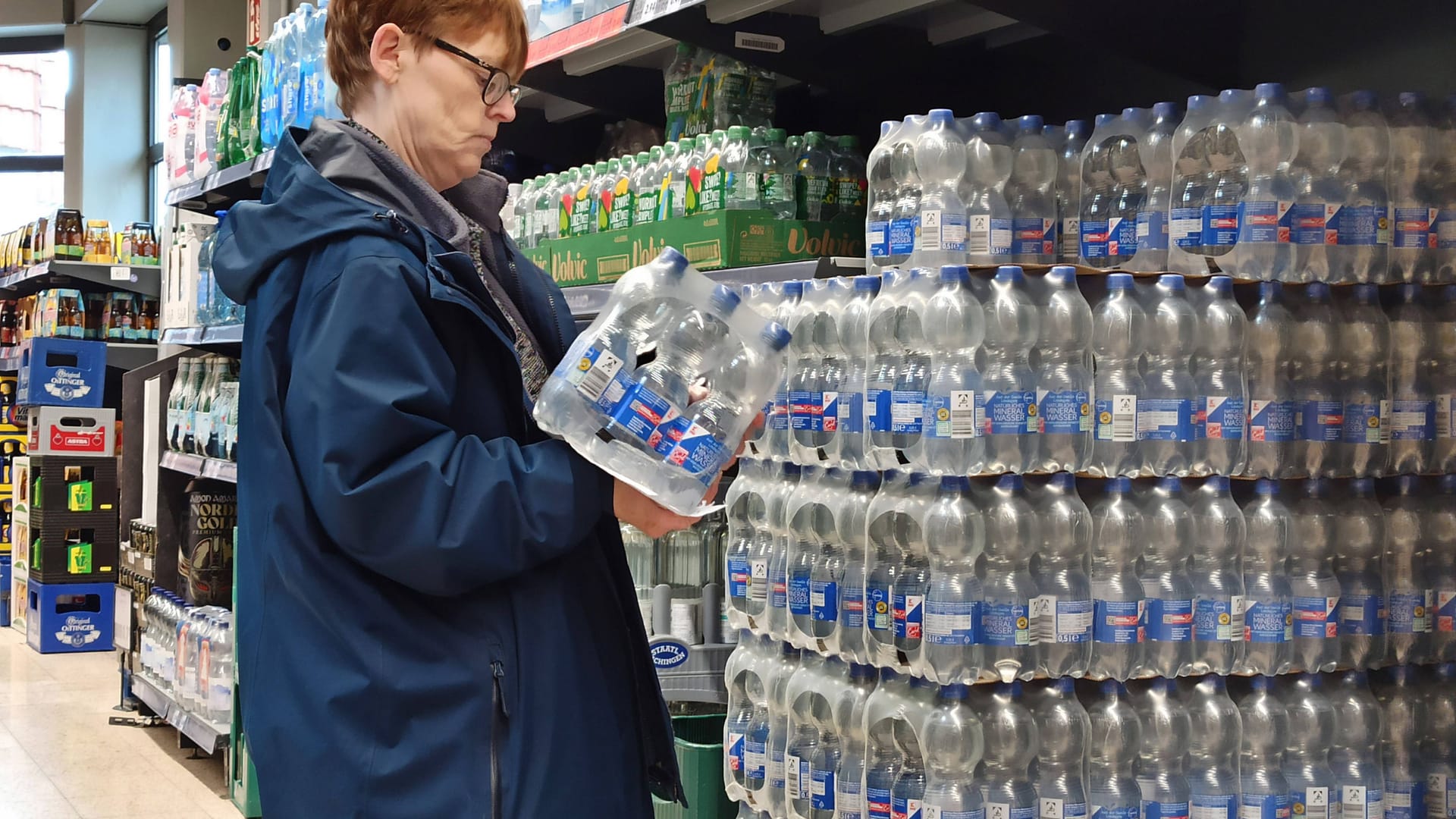 Mineralwasser im Test: Einige Produkte enthalten Pestizidrückstände.