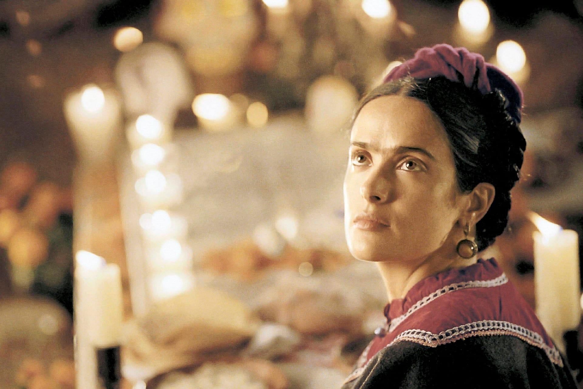 2002: In dem Film "Frida" agierte sie nicht nur als Schauspielerin, sondern auch als Koproduzentin. Nicht nur der Streifen kam bei den Zuschauern gut an und erntetet zwei Oscars, auch Salma Hayek konnte sich im Jahr darauf über eine Oscar- und eine Golden-Globe-Nominierung freuen.