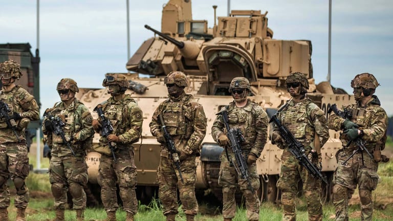 US-Soldaten bei einem Manöver in Polen (Archivbild): Der ehemalige Nato-Generalsekretär Rasmussen bringt Bodentruppen für die Ukraine ins Spiel.