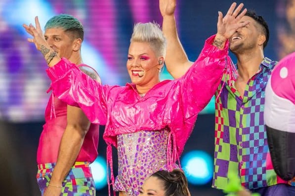 Pink legte bei dem Konzert eine knallbunte Show aufs Parkett.