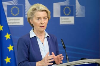 Ursula von der Leyen, EU-Kommissionschefin (Archivbild): Mit dem Sanktionspaket sollen auch Verbündete Russlands getroffen werden.