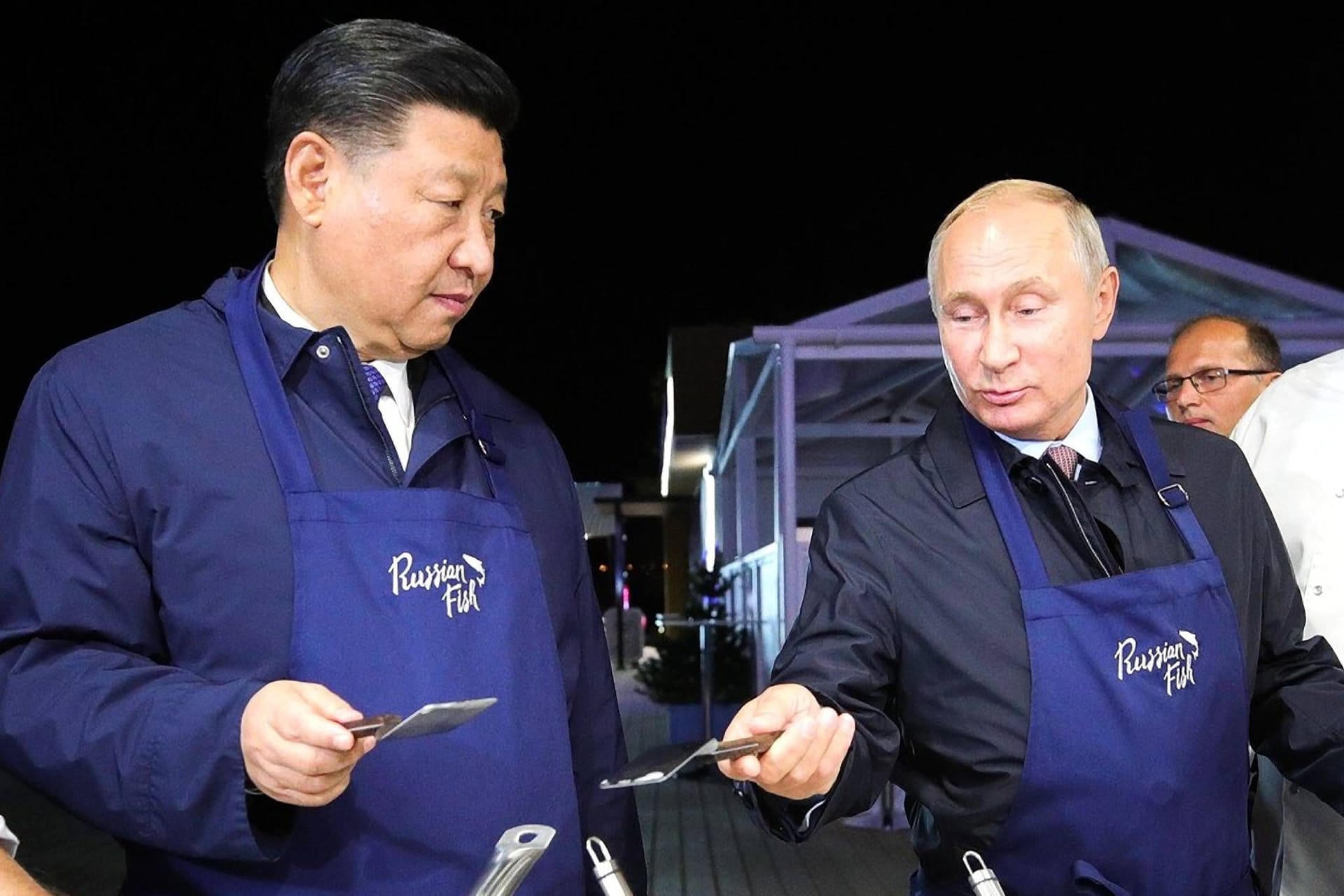 Xi Jinping und Wladimir Putin bei einem Treffen in Moskau 2018: Russland ist durch seinen Ukraine-Krieg vom Westen isoliert worden und von China abhängig.