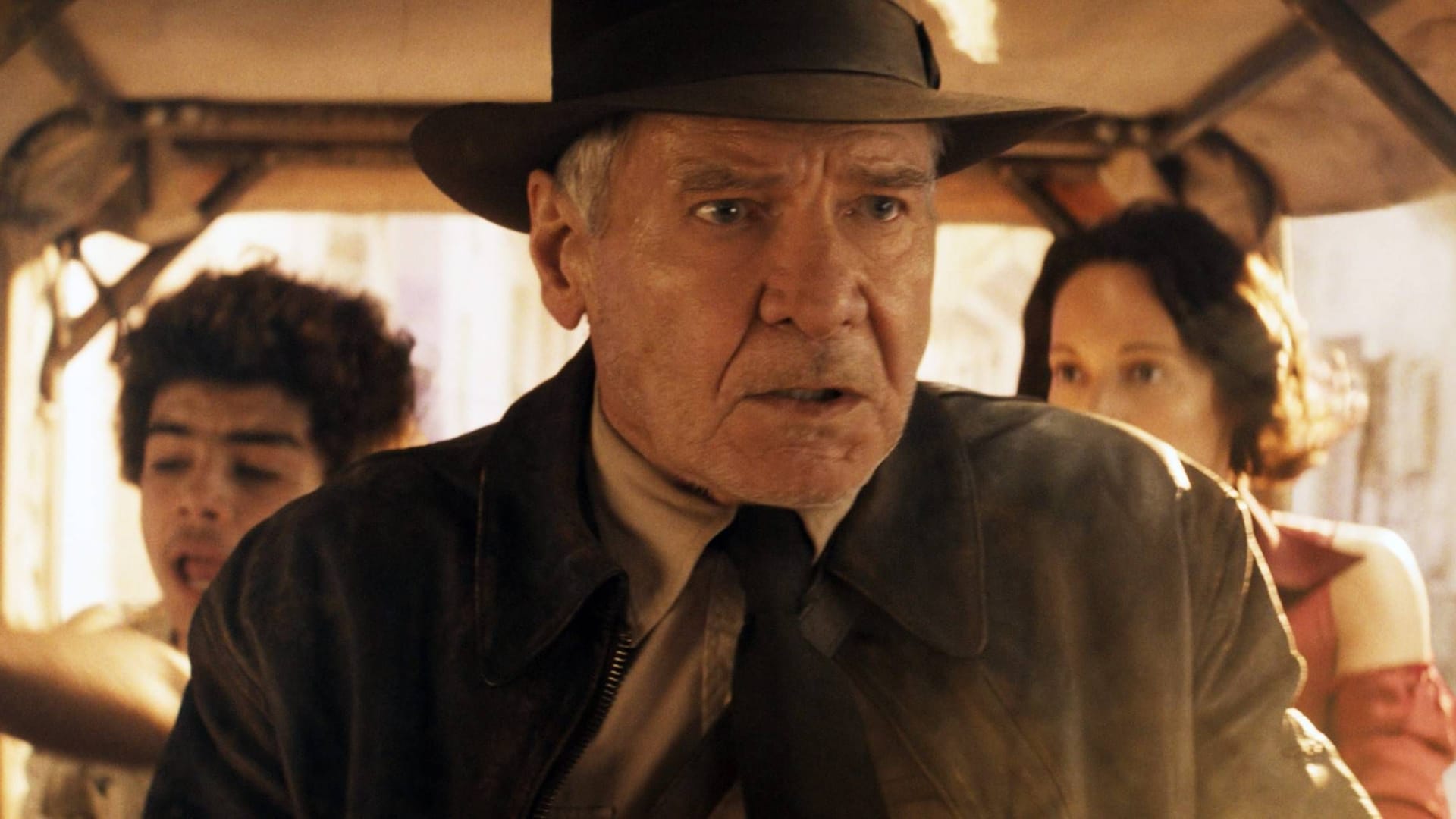 Von einem Szenenbild zum nächsten: Harrison Ford in "Indiana Jones und das Rad des Schicksals".