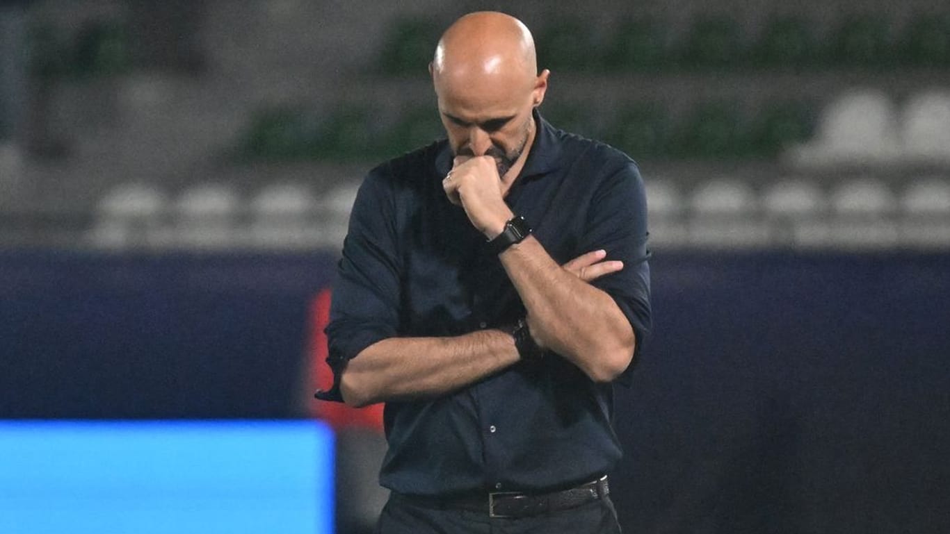 Ratlos: U21-Trainer Antonio Di Salvo während der Partie gegen Israel.