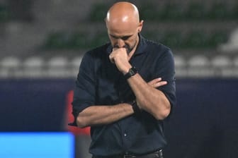 Ratlos: U21-Trainer Antonio Di Salvo während der Partie gegen Israel.