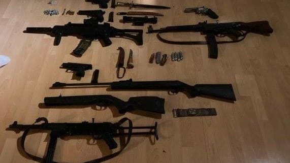 Diese Waffen wurden bei dem Mann sichergestellt.