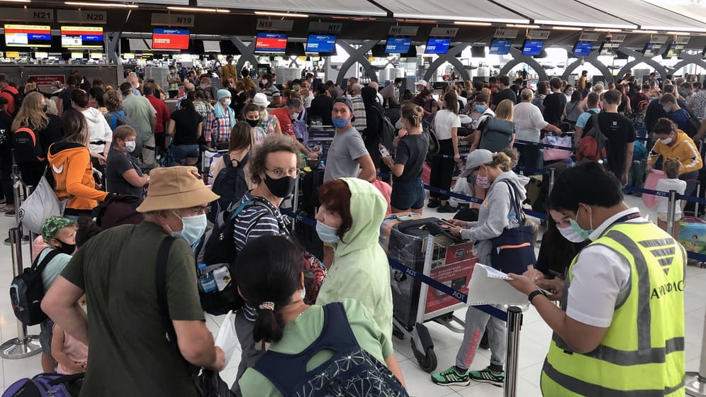 Bangkok Flughafen 2020 (Symbolbild): Zahlreiche Urlauber mussten von der Regierung zurück nach Deutschland geholt werden.