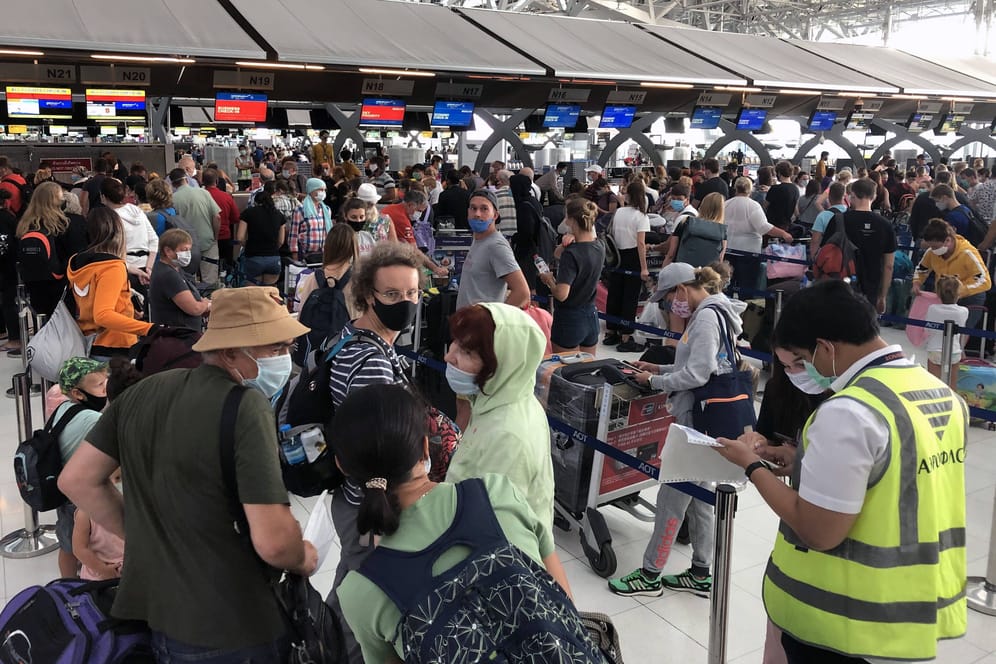 Bangkok Flughafen 2020 (Symbolbild): Zahlreiche Urlauber mussten von der Regierung zurück nach Deutschland geholt werden.