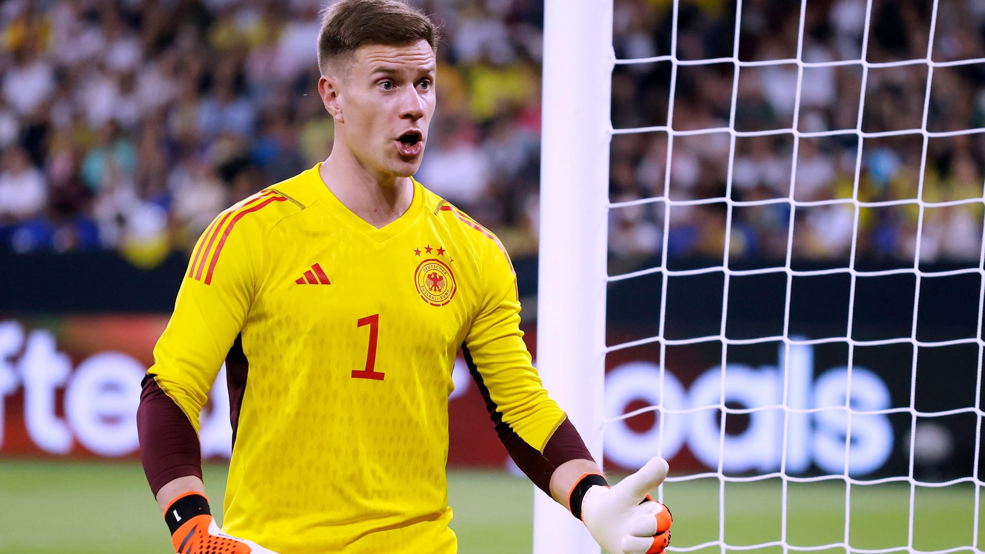 Marc-André ter Stegen mit der Nummer eins auf Brust und Handschuh: Der Torhüter stand zuletzt in der Nationalelf zwischen den Pfosten. Marc-André ter Stegen mit der Nummer eins auf Brust und Handschuh: Der Torhüter stand zuletzt in der Nationalelf zwischen den Pfosten.