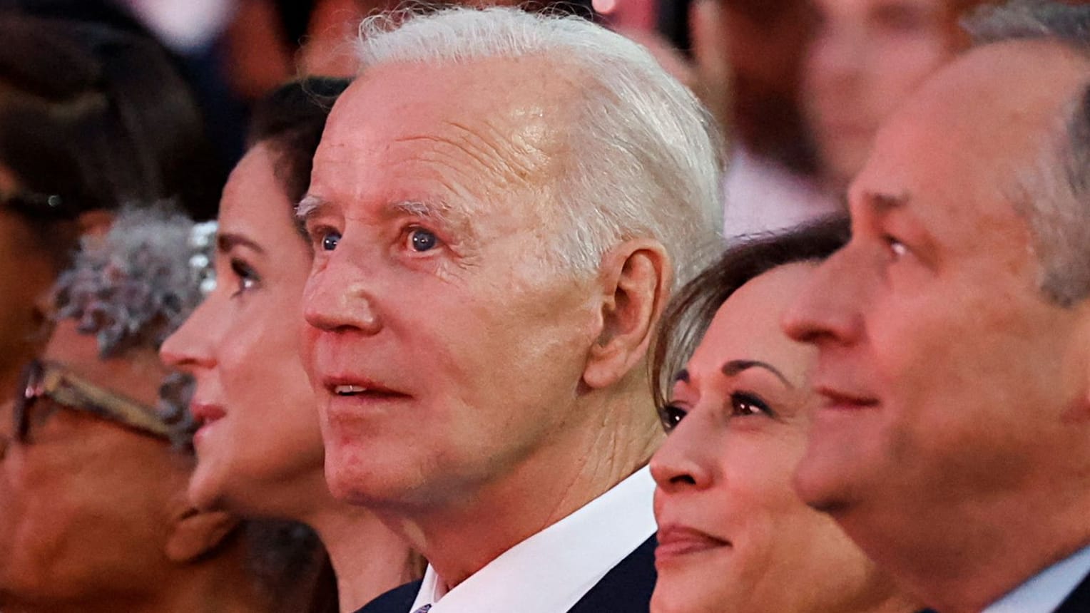 Eklat im Weißen Haus: Joe Biden lädt zu Pride-Party – Model zieht blank