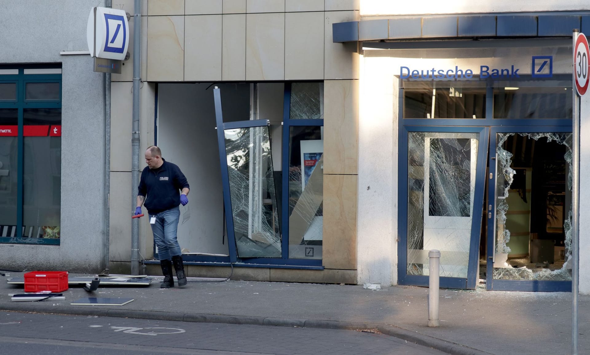 Geldautomat in Neu-Isenburg gesprengt