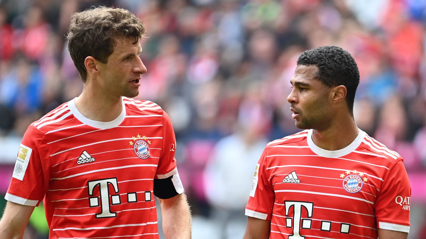 Thomas Müller (l.) und Serge Gnabry: Die Bayern-Stars stellten sich einem besonderen Duell.