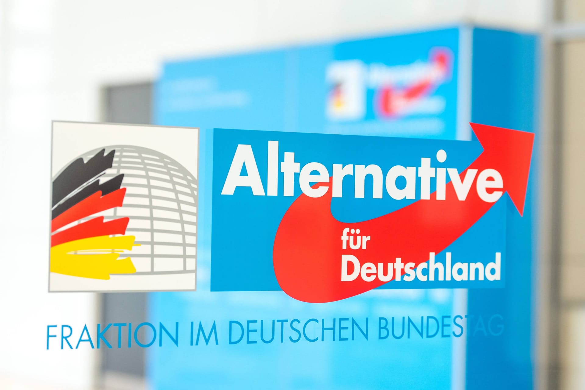 Das Logo der AfD-Fraktion im Deutschen Bundestag: Bei der Bundespartei standen die Daten von Neumitgliedern offen im Netz.