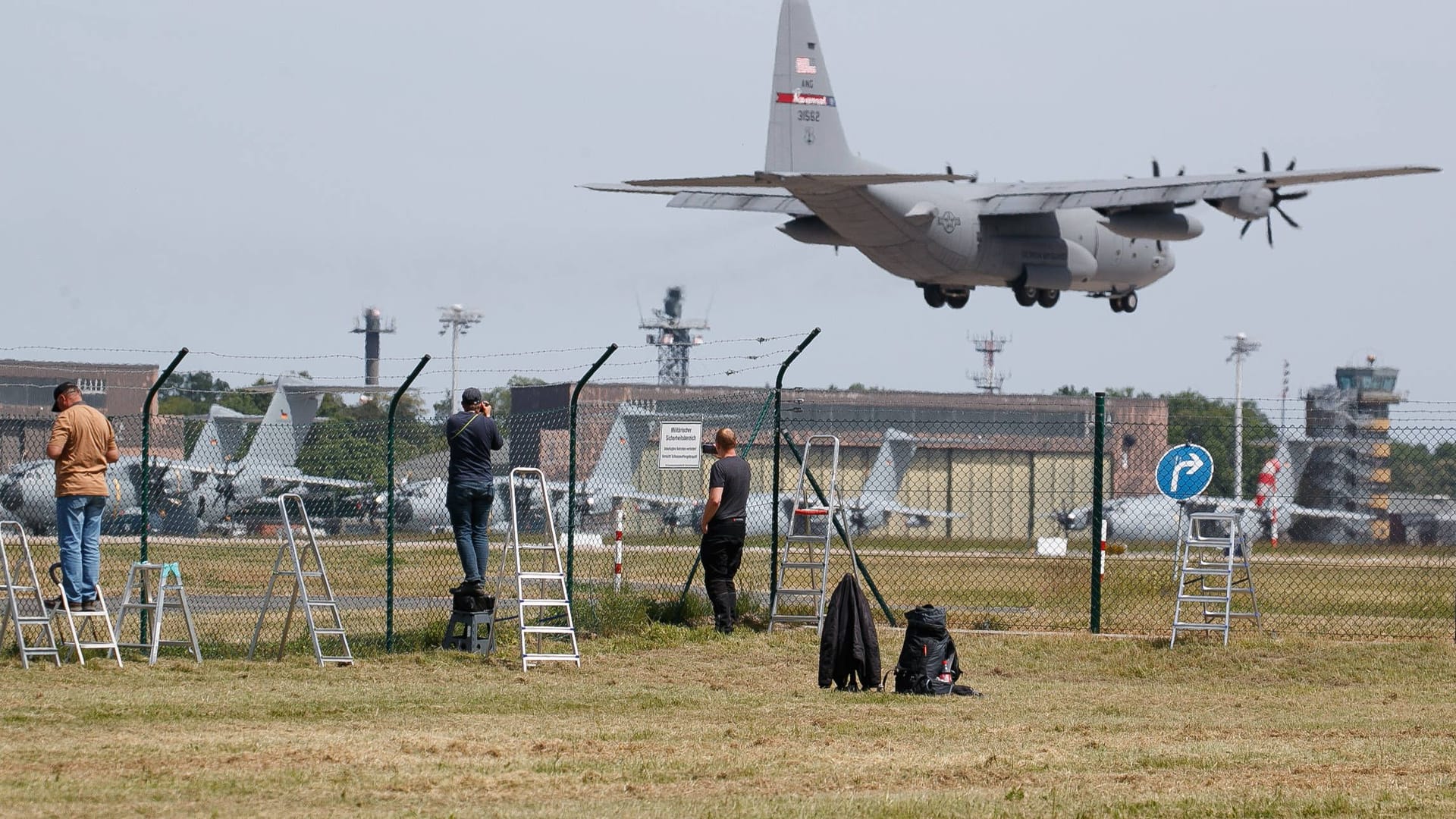 Der Fliegerhorst Wunstorf: Der Militärflughafen nahe Hannover rückt in den Fokus der Aufmerksamkeit.