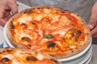 Pizza Margherita: Sie erfreut sich bei den Berlinern groΓer Beliebtheit. Pizza Margherita: Sie erfreut sich bei den Berlinern groΓer Beliebtheit.