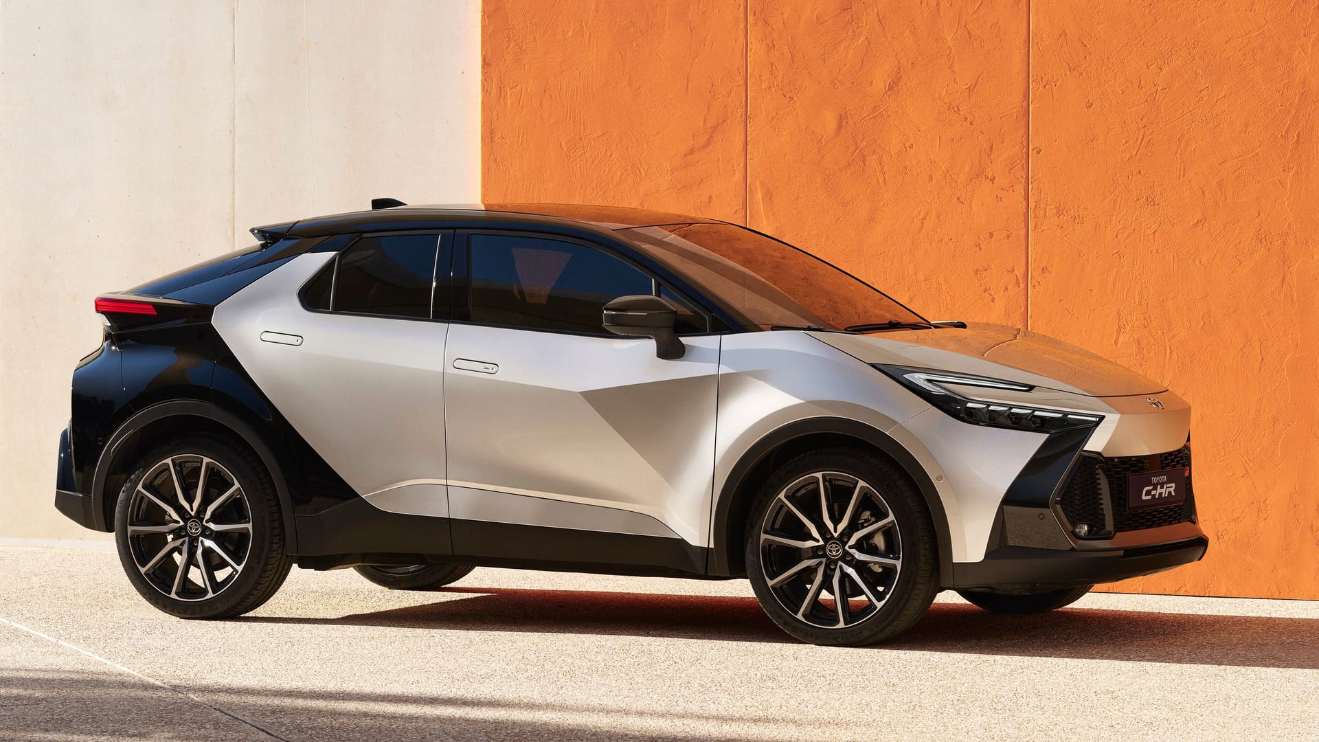 Neuauflage: Auch in der zweiten Generation fällt der Toyota C-HR auf.