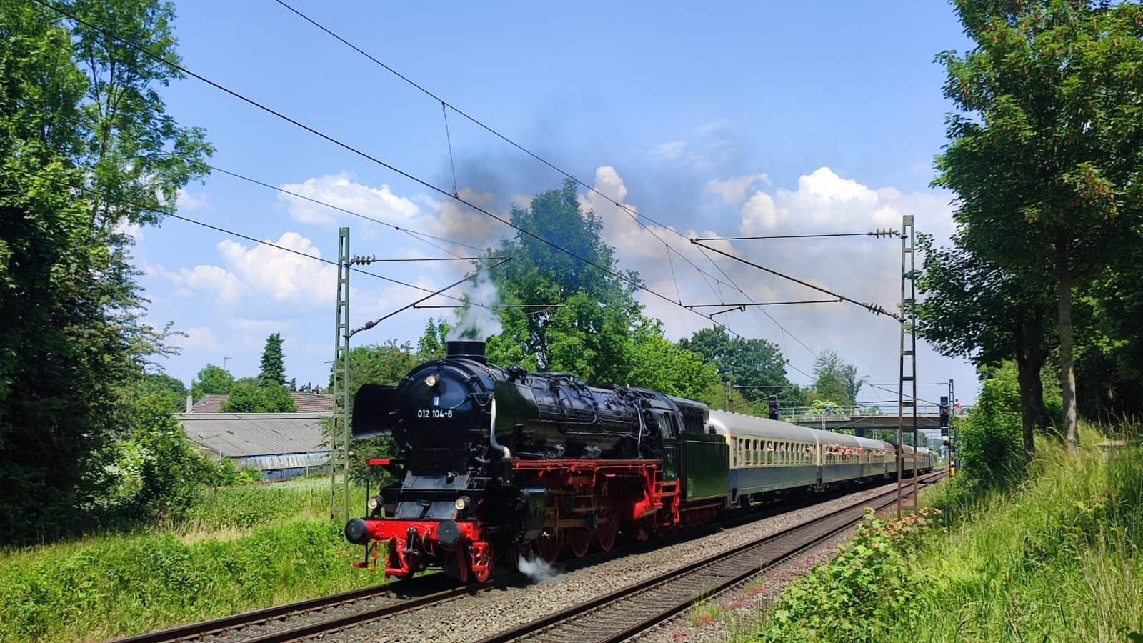 Schnellzug-Dampflok 01 1104: Der Verein "Faszination Dampf" hat die 1940 erbaute Dampflok wieder auf die Strecke gebracht.