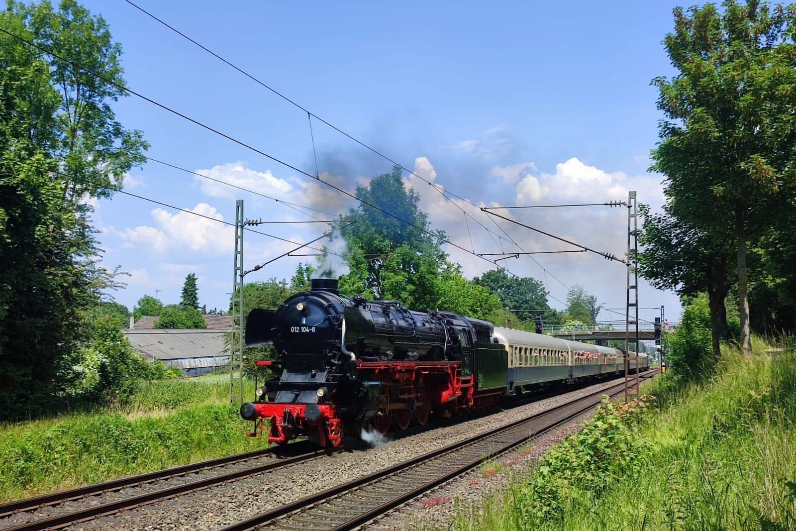 Schnellzug-Dampflok 01 1104: Der Verein "Faszination Dampf" hat die 1940 erbaute Dampflok wieder auf die Strecke gebracht.