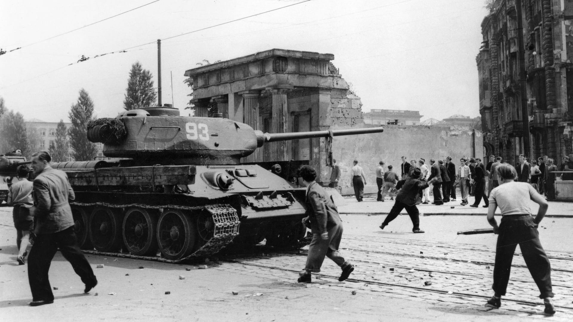 Aufstand des 17. Juni 1953 in der DDR: Sowjetische Panzer fuhren auf.