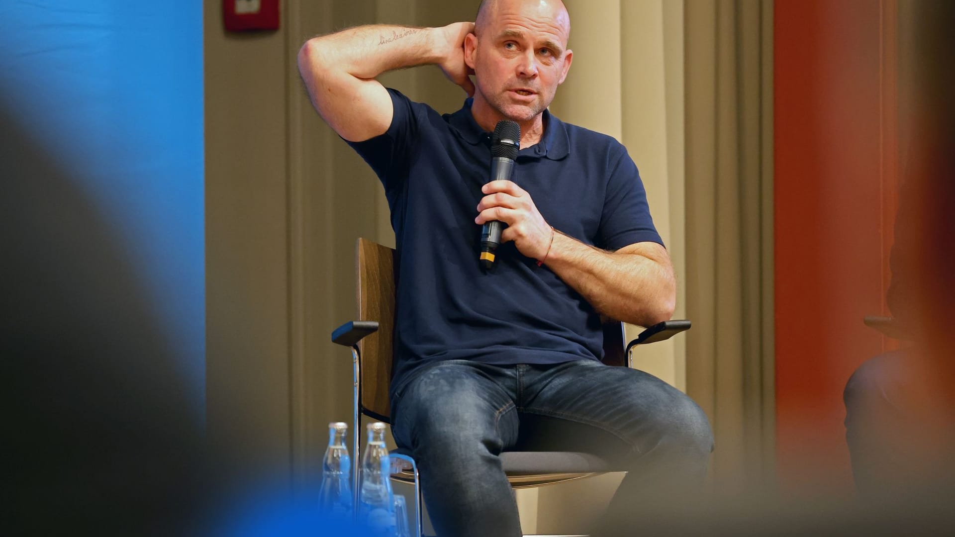 Jan Hempel, früherer Weltklasse-Wasserspringer, spricht beim Fachgespräch zum Thema "Sexueller Kindesmissbrauch in der DDR - Fokus Sport". Jan Hempel, früherer Weltklasse-Wasserspringer, spricht beim Fachgespräch zum Thema "Sexueller Kindesmissbrauch in der DDR - Fokus Sport".