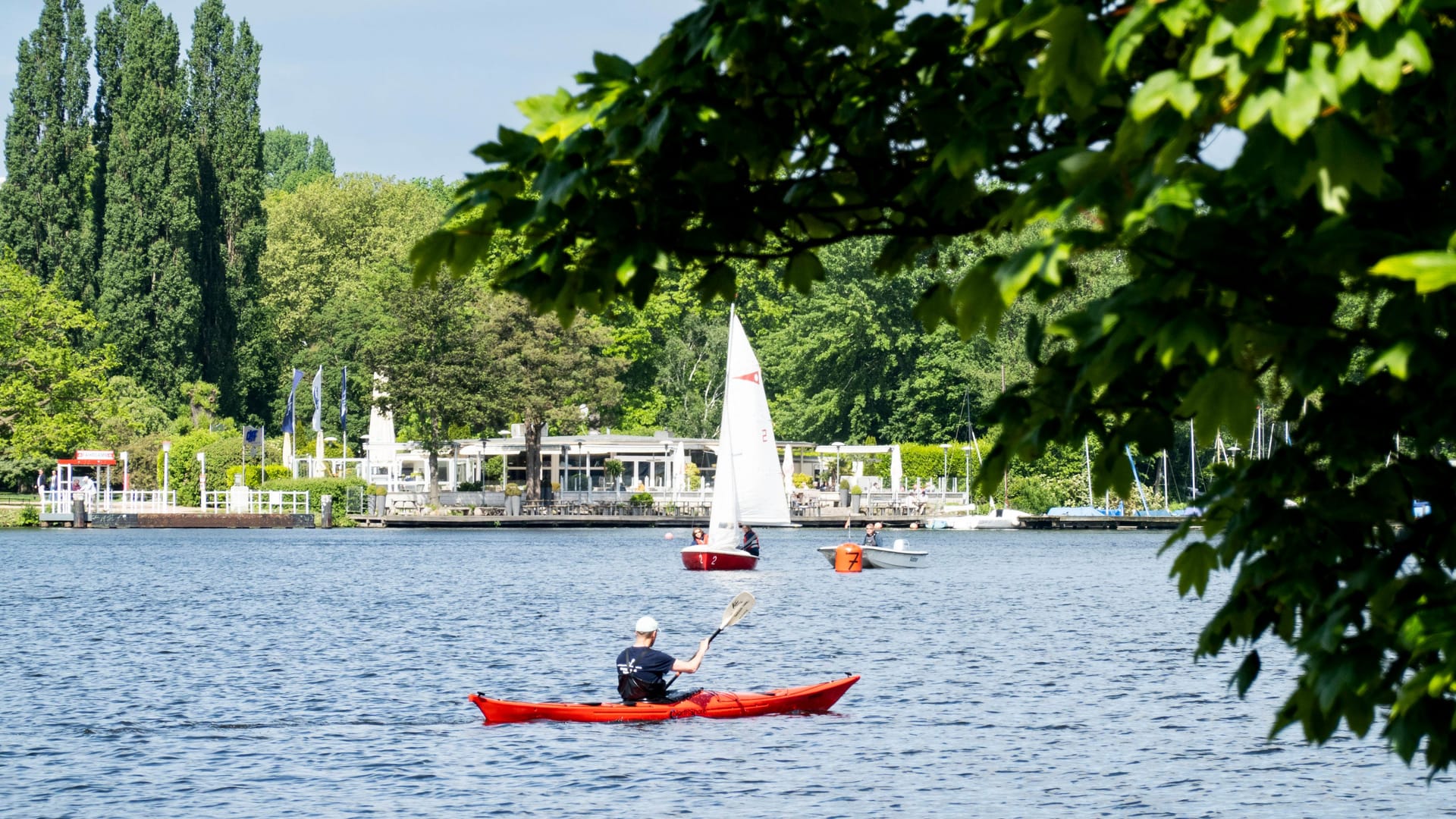 Blick auf die Hamburger Außenalster: Die Einwohner Hamburgs bezeichnen sich selbst als glücklich.