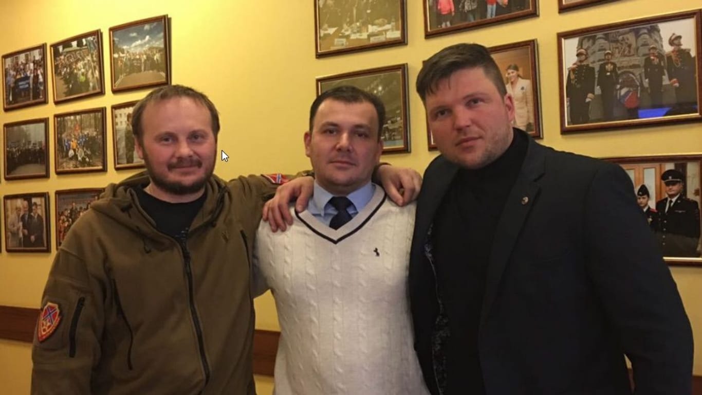 Trio: Oleg Eremenko mit dem Leiter des Exekutivkomittees der "Offiziere Russlands", Roman Schkurlatow (Mitte), und Michail Polynkow, der Tausende Kämpfer in den Donbass vermittelt hat.