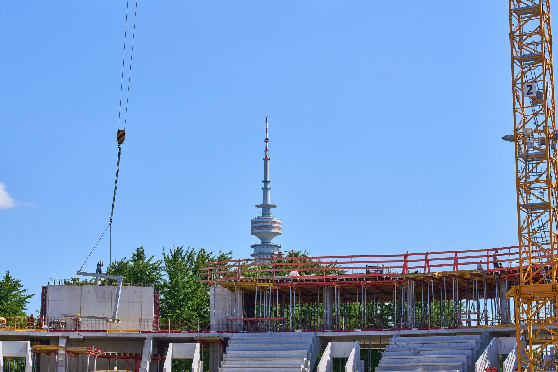 Die Großbaustelle des SAP-Gardens im vergangenen Sommer (Archivbild): Zurzeit läuft dort ein Großeinsatz der Münchner Feuerwehr.