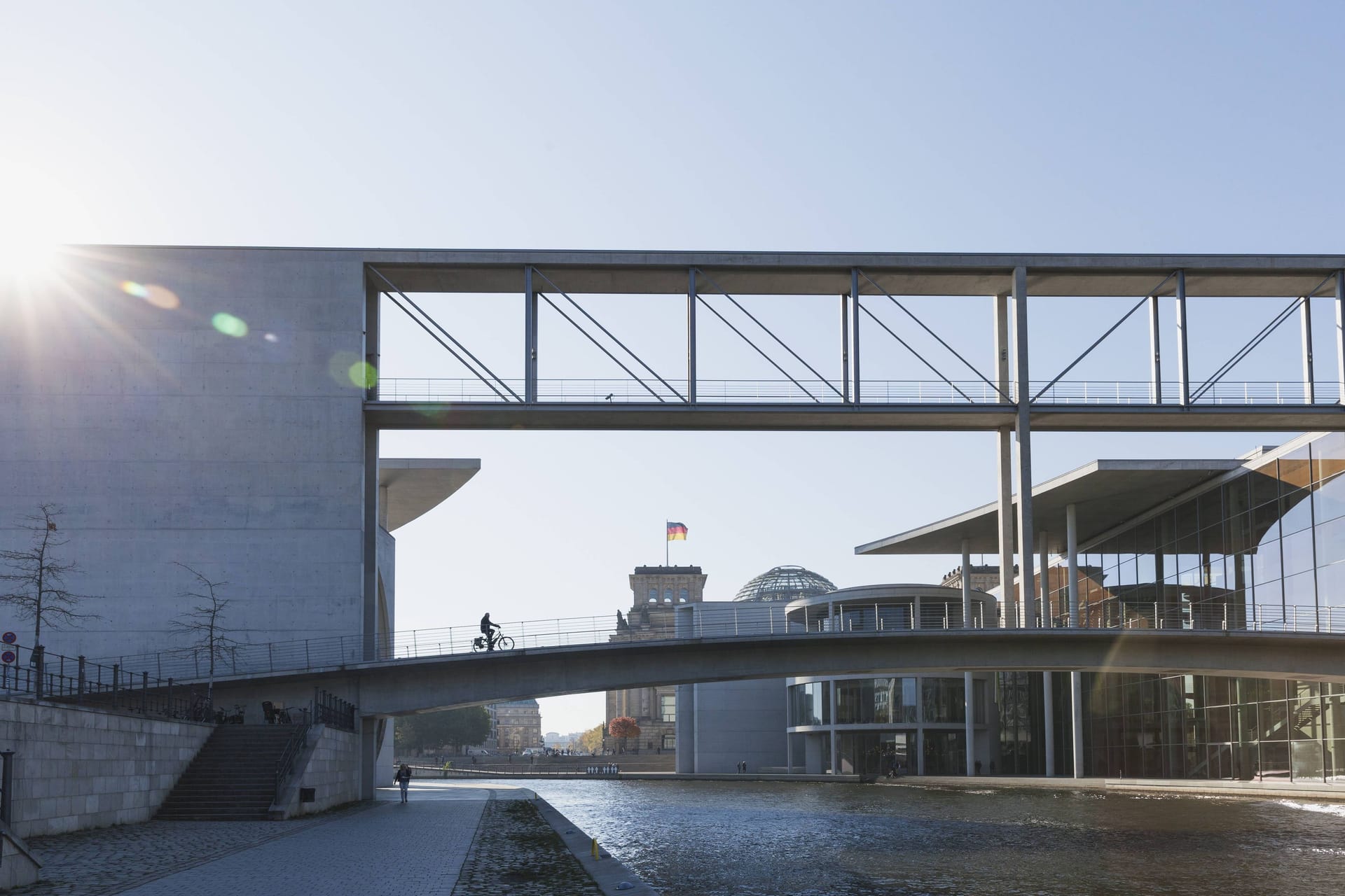 Hitze im Bundestag: In einer Ausschusssitzung hielten die Abgeordneten es nicht länger aus – Folge des Energiesparkonzepts?