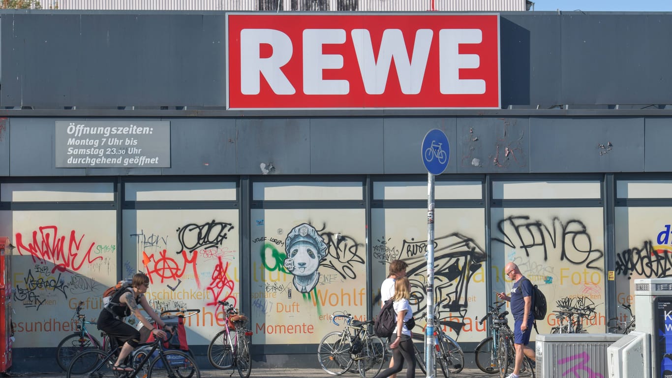 Rewe-Filiale in der Revaler Straße in Friedrichshain: Der etablierte Markt schließt im Juni endgültig.