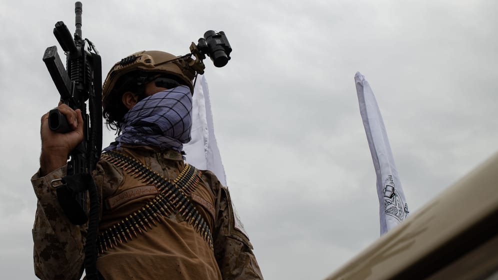Kämpfer der Taliban (Archivbild): Die radikalislamische Miliz macht die Klimakrise für die geringen Wassermengen verantwortlich.