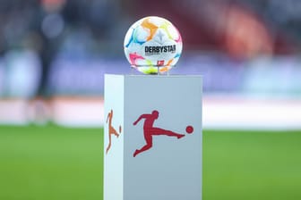 Der Spielball vor Beginn eines Bundesligaspieles: Der Spielplan für die kommende Saison wurde geleakt.