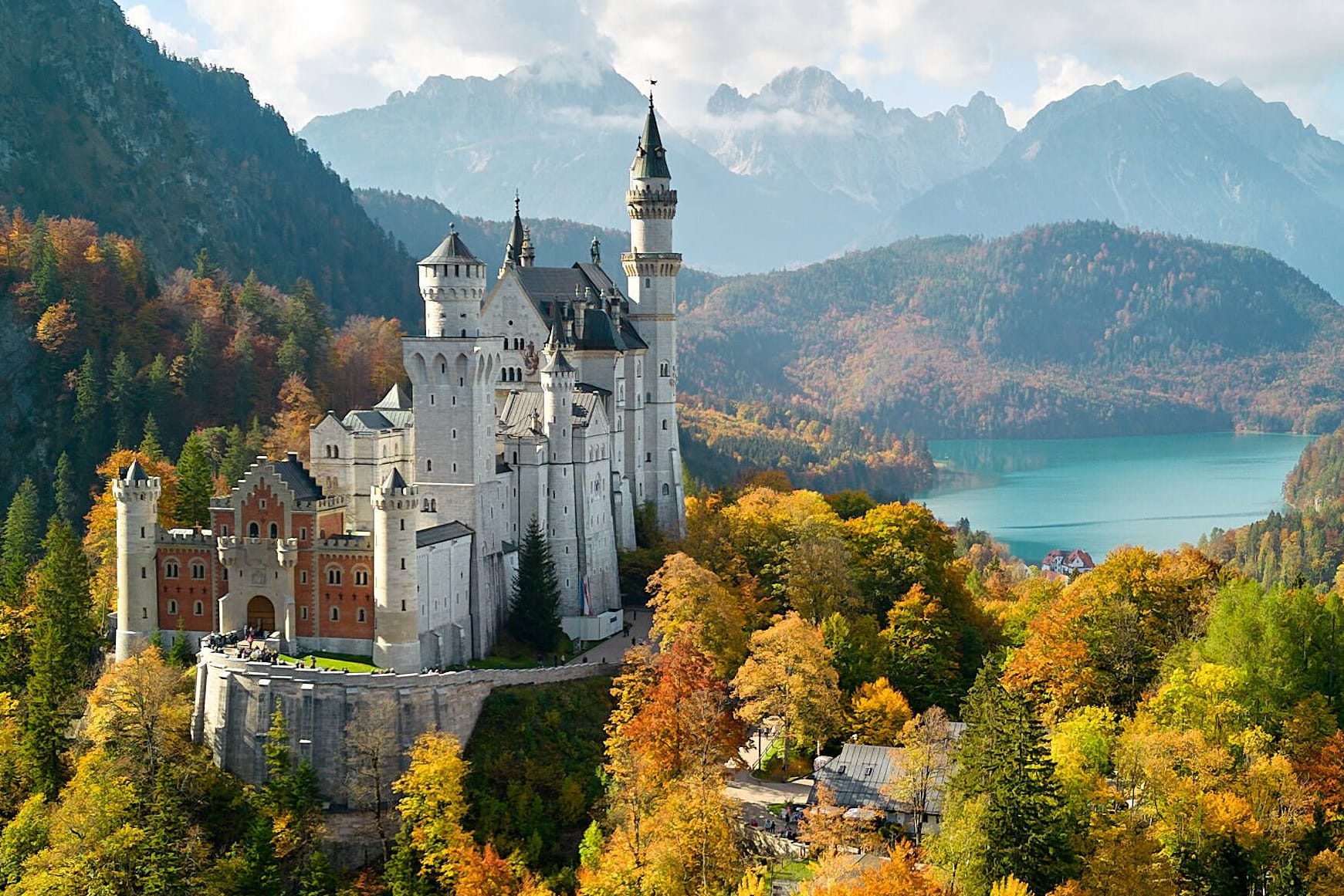 Schloss Neuschwanstein (Archivbild): Die Sehenswürdigkeit will die Bundesregierung als Welterbe vorschlagen.