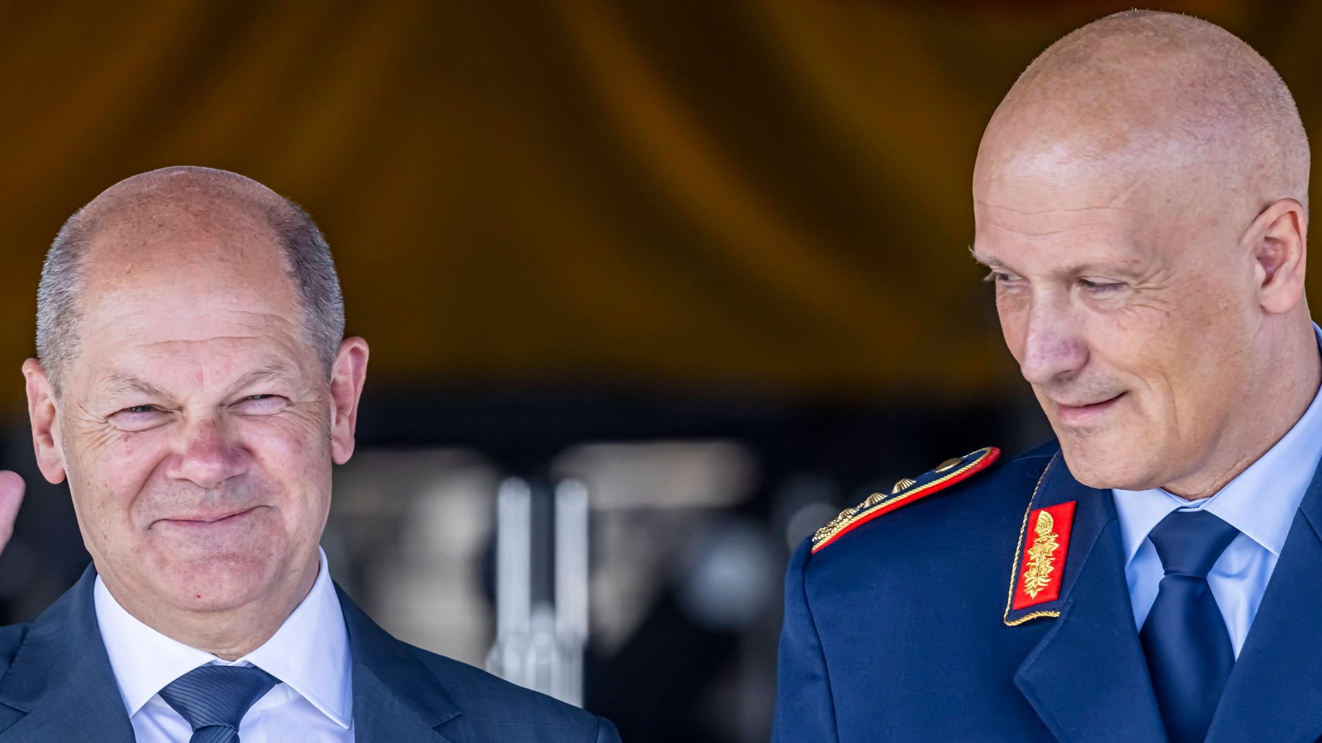 Olaf Scholz und Ingo Gerhartz: Der Inspekteur der Luftwaffe gilt als politisch bestens vernetzt.