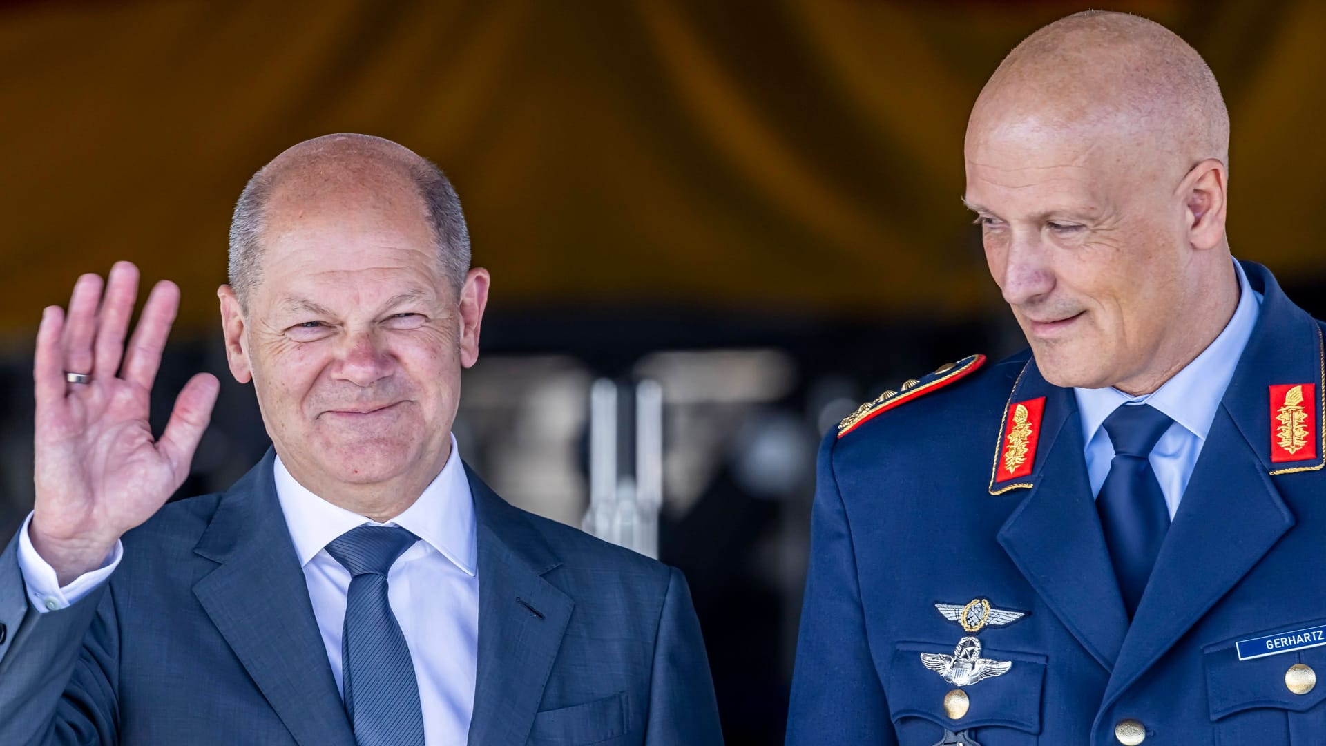 Olaf Scholz und Ingo Gerhartz: Der Inspekteur der Luftwaffe gilt als politisch bestens vernetzt.