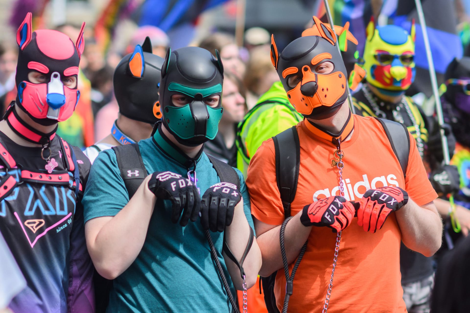 Teilnehmer gehen beim Christopher Street Day (CSD) in Hannover als Puppies durch die Innenstadt: In Recklinghausen wurde das den CSD-Teilnehmern verboten.