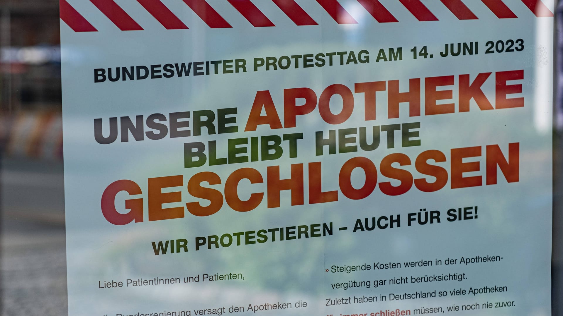 Ein Hinweisschild für den Protesttag der Apotheken am 14. Juni: Tausende Apotheken bleiben geschlossen. Sie kämpfen für mehr Geld und weniger Bürokratie.