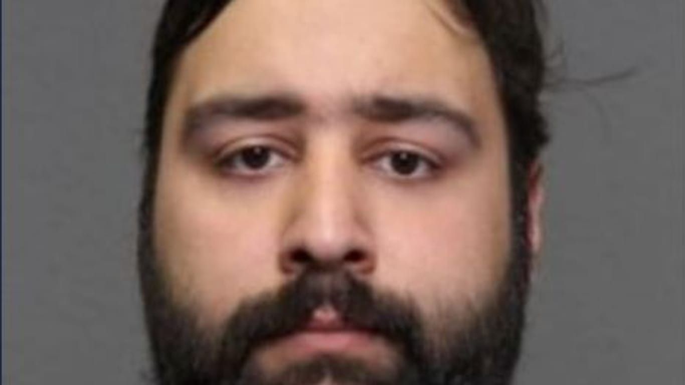 Der Gesuchte: Die Polizei fahndet nach diesem Mann. Der Gesuchte: Die Polizei fahndet nach diesem Mann.