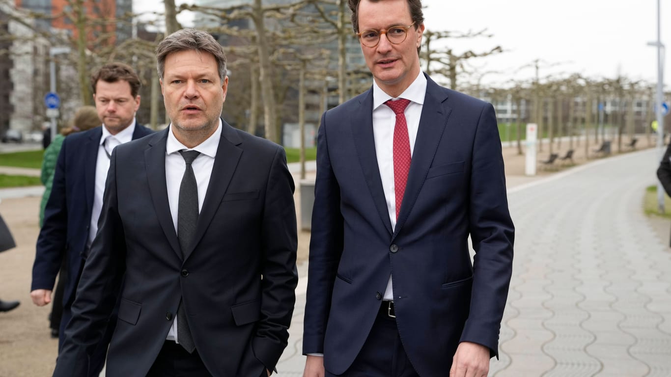 Bundeswirtschaftminister Robert Habeck und NRW-Ministerpräsident Henrik Wüst (Archiv): Beide werden zur Kundgebung der IG Metall bei Thyssenkrupp erwartet.