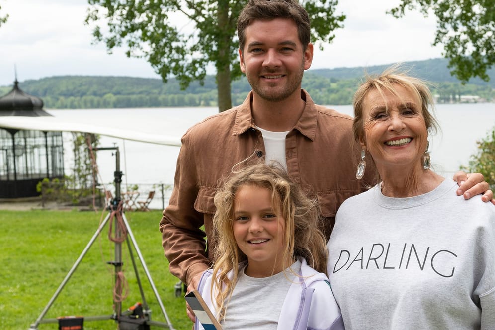 Max König mit seiner Nichte Charlotte König und Diana Körner bei den Dreharbeiten für die neue Staffel der ARD-Serie "WaPo Bodensee".