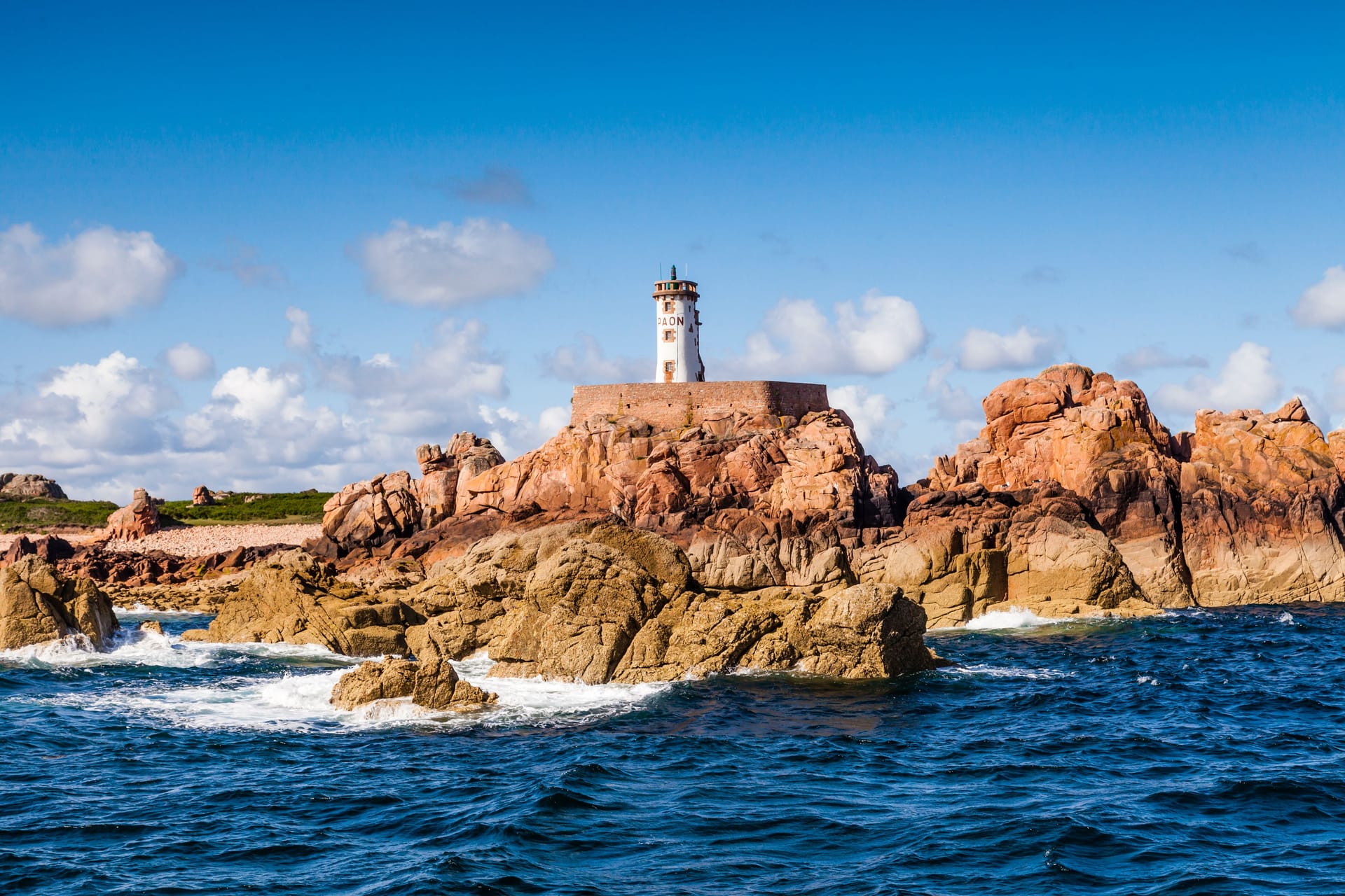 Der Leuchtturm Paon auf der Île de Bréhat: Der Turm ist eine beliebte Touristenattraktion.