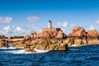 Der Leuchtturm Paon auf der Île de Bréhat: Der Turm ist eine beliebte Touristenattraktion.