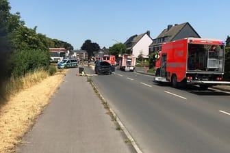 Unfall Bottroper Straße: Drei Autos mussten nach dem Zusammenstoß abgeschleppt werden.