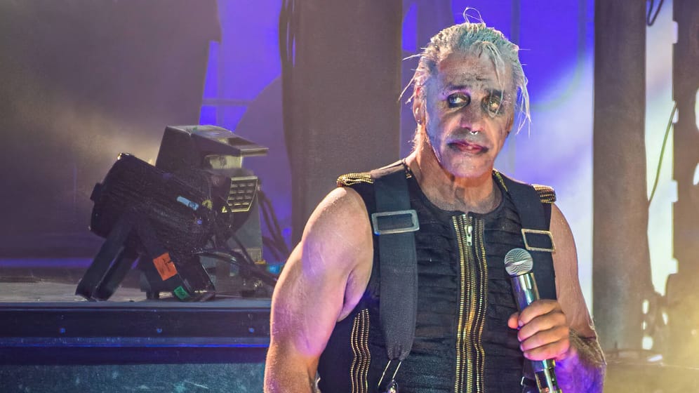Lindemann bei einem Rammstein-Konzert (Archivfoto): Der erste Auftritt in München wurde kontrovers diskutiert.