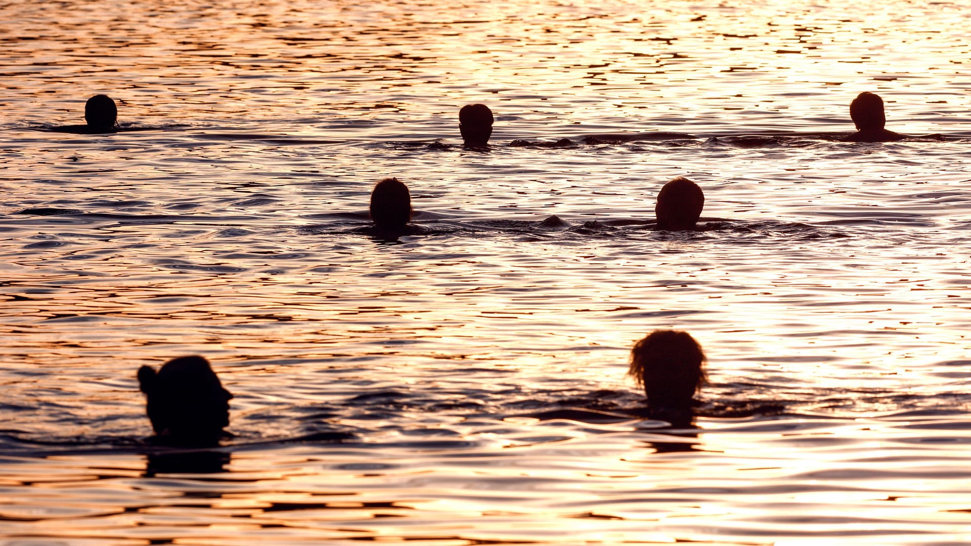 Sonnenuntergang am Schlachtensee (Symbolfoto): Ein Vorfall an einem Juni-Abend beschäftigt das LKA.
