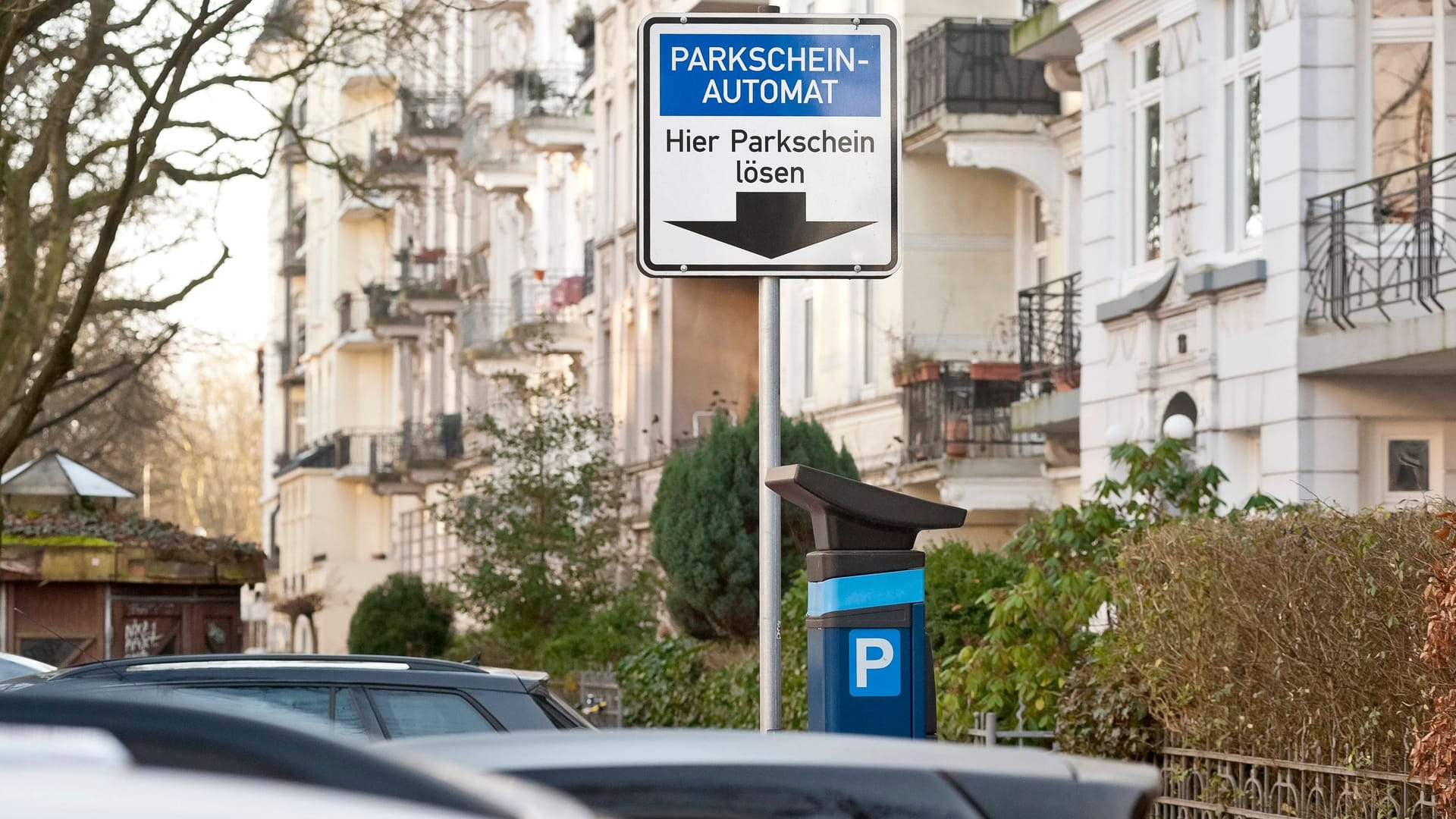 Gegen die Autolawine: Immer mehr Städte setzen bei der Bekämpfung des wachsenden Verkehrs auf Parkgebühren.