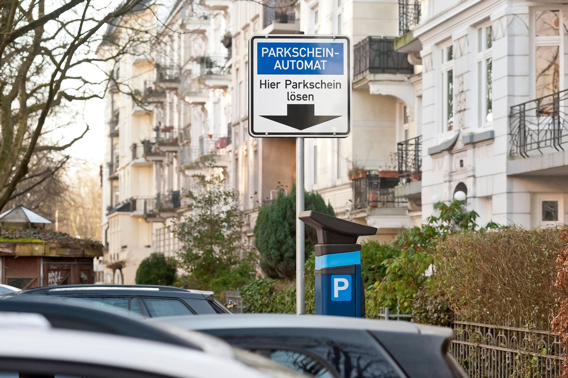 Gegen die Autolawine: Immer mehr Städte setzen bei der Bekämpfung des wachsenden Verkehrs auf Parkgebühren.