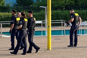 Polizeieinsatz im Freibad: In Neukölln wurde ein Freibad geräumt.