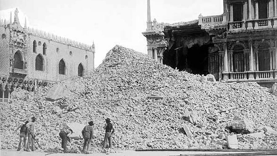 14.07.1902: Ein Wahrzeichen stürzt ein