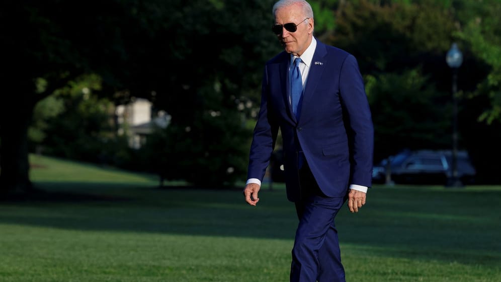 Joe Biden zurück in Washington: Bei seiner Rückkehr aus Colorado gab sich der US-Präsident auf dem Rasen des Weißen Hauses betont gelassen.